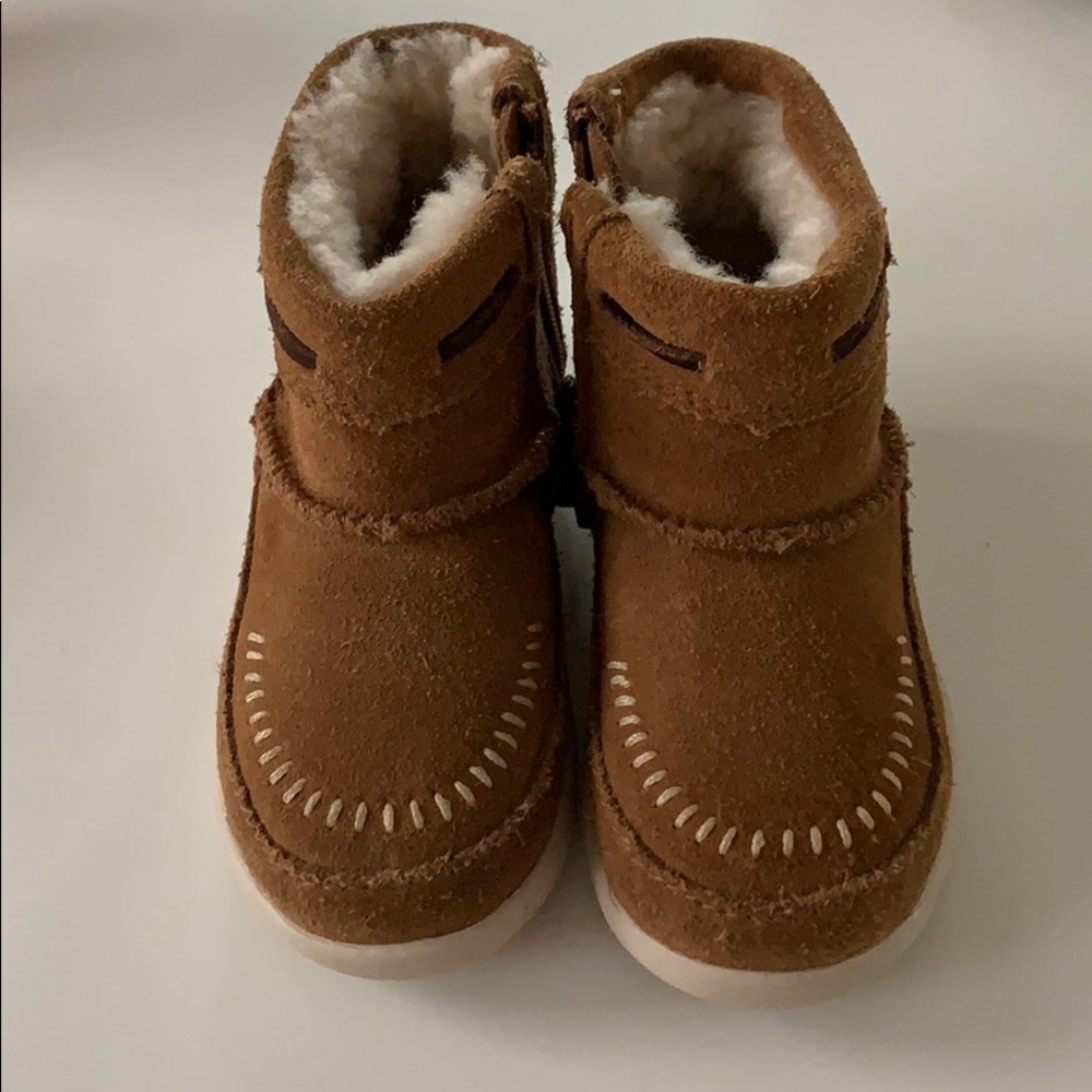 Uggs toddler size 6